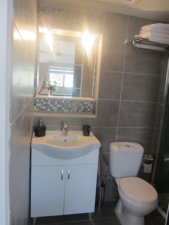 Marina Apartments 211 Larnaca Oda fotoğraf