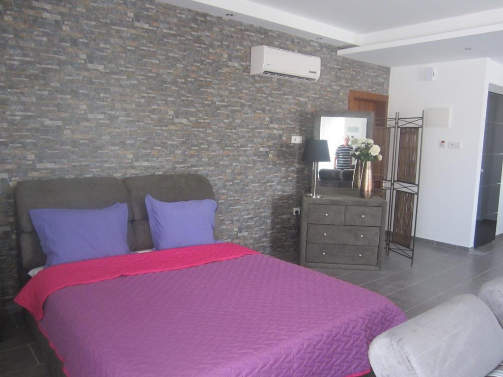 Marina Apartments 211 Larnaca Oda fotoğraf