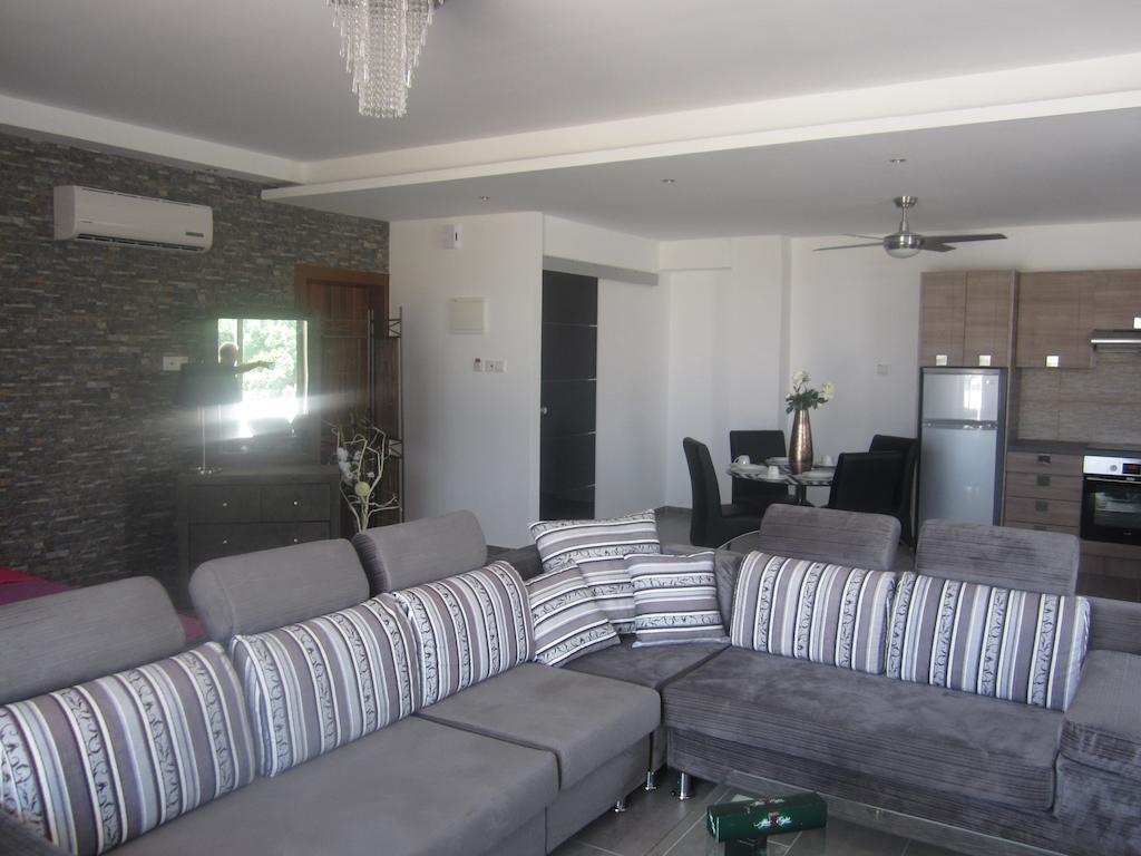 Marina Apartments 211 Larnaca Oda fotoğraf
